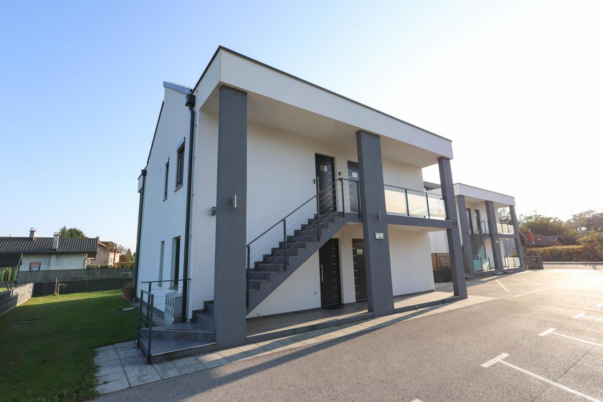 White Mountain Apartment Banovci Luaran gambar